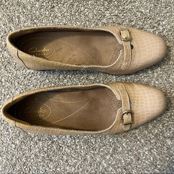 Clarks Artisan Women's Slip On Comfort Flats Beige Snake Prints Size 6.5M - Picture 5 of 9
